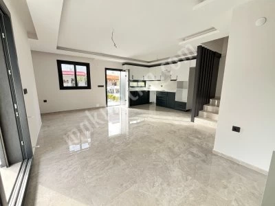Doğanbey'de Satılık 3+1 Sıfır Lüks Yapılı Köşe Villa