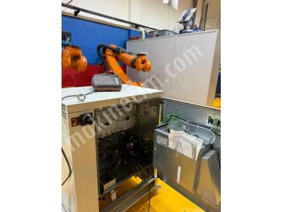 Kuka Robot Kr210 Krc4 2014 Model Erişim Kapasitesi : 2700Mm Taşıma Kapasitesi :210 Kg
