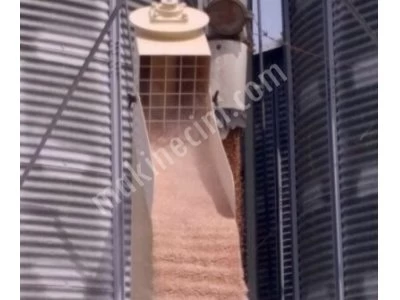 700 Universal Hammer Mill