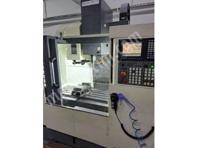Akira Seiki Vf3 Mitsubishi M70 Cnc Vertical Machining Center
