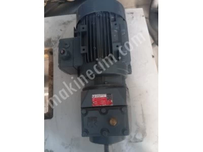 Yılmaz Marka Dik Çıkışlı Motor 0.55 Kw 180 Devir