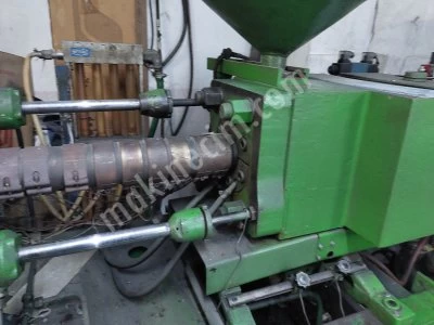 Urgent Sale: 260 Gr Kuasy German Origin Plastic Injection Machine