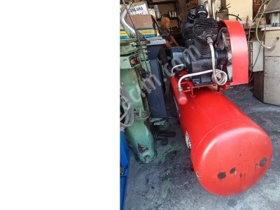 Dalgakıran Hava Kompresörü 300 Litre Çift Kafa Çok Temiz