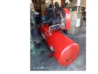 Dalgakıran Hava Kompresörü 300 Litre Çift Kafa Çok Temiz