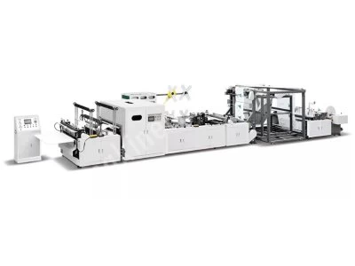 Box Bag Machine With Handle Attachment Feature
