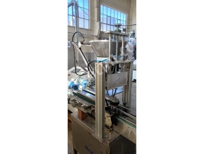 Otomatik Sıvı Dolum ve Kapak Besleme Makinesi