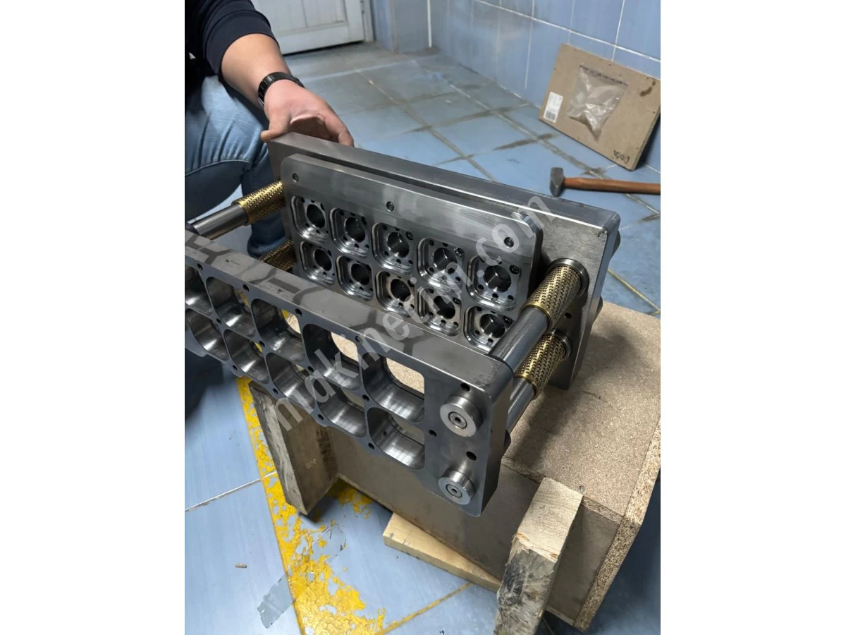 Temiz Kullanılmış Bakımlı Betapak Marka Bpt-S-25/50 Tip Tam Otomatik Termoform Bardak Su Makinesi
