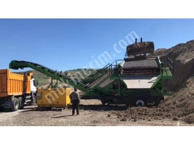 Mobile Stone and Soil Screening Machine