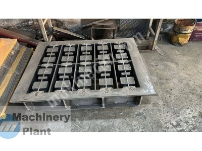 Urgent Sale Concrete Paver Block Machine 25 Cavity