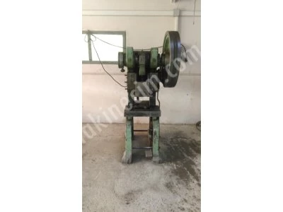 Toplu Olarak Satılıktır, Eksantriklerin Giyotinin ve Komresörler