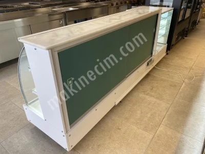 Lokum,Şekerleme,Helva ve Kuru Pasta Teşhir Vitrini