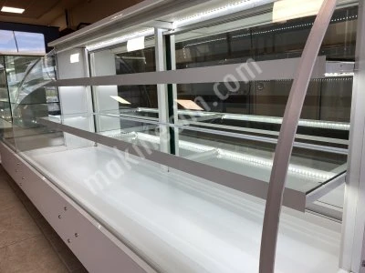 Lokum,Şekerleme,Helva ve Kuru Pasta Teşhir Vitrini