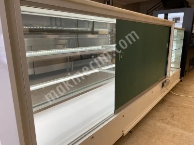 Lokum,Şekerleme,Helva ve Kuru Pasta Teşhir Vitrini