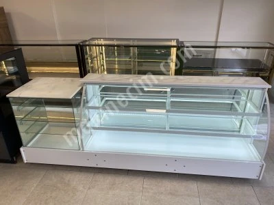 Lokum,Şekerleme,Helva ve Kuru Pasta Teşhir Vitrini