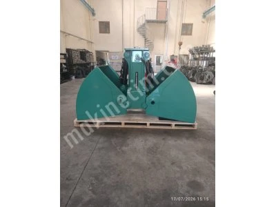 Hydraulic Two-Jaw Material Handling Attachment