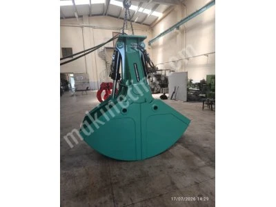 Hydraulic Two-Jaw Material Handling Attachment