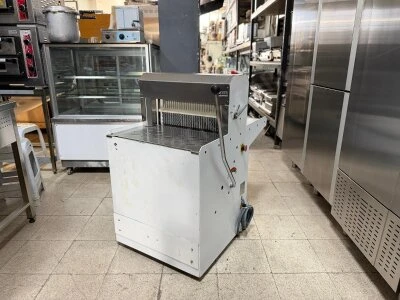 Ekmek Dilimleme Makinesi