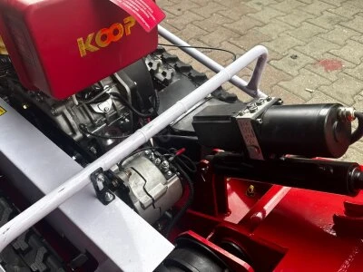 Uzaktan Kumandalı Yabani Ot Biçme Robotu 60 Bıçaklı Paletli 16Hp
