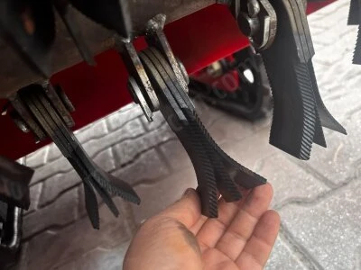 Uzaktan Kumandalı Yabani Ot Biçme Robotu 60 Bıçaklı Paletli 16Hp