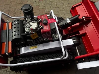 Uzaktan Kumandalı Yabani Ot Biçme Robotu 60 Bıçaklı Paletli 16Hp