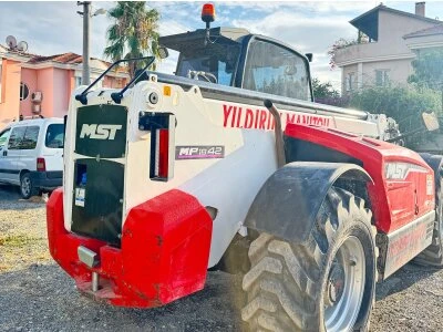 3600 Saatte Temiz Kullanılmıs Mst 1842 Telehandler